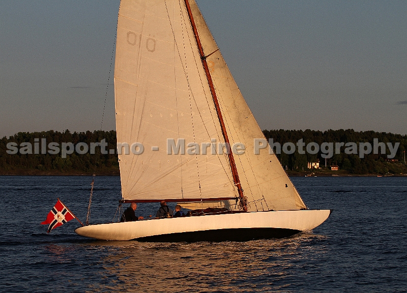 sailboat_3.jpg